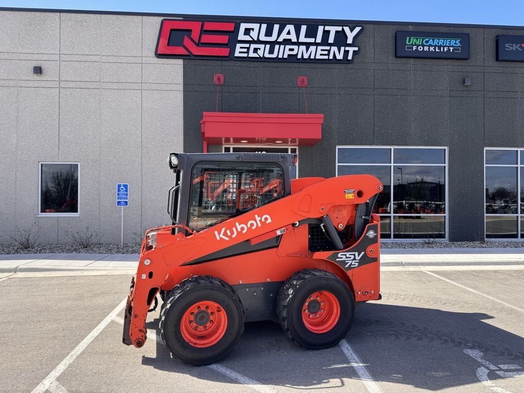 2023 Kubota SSV75HC Equipment Image0