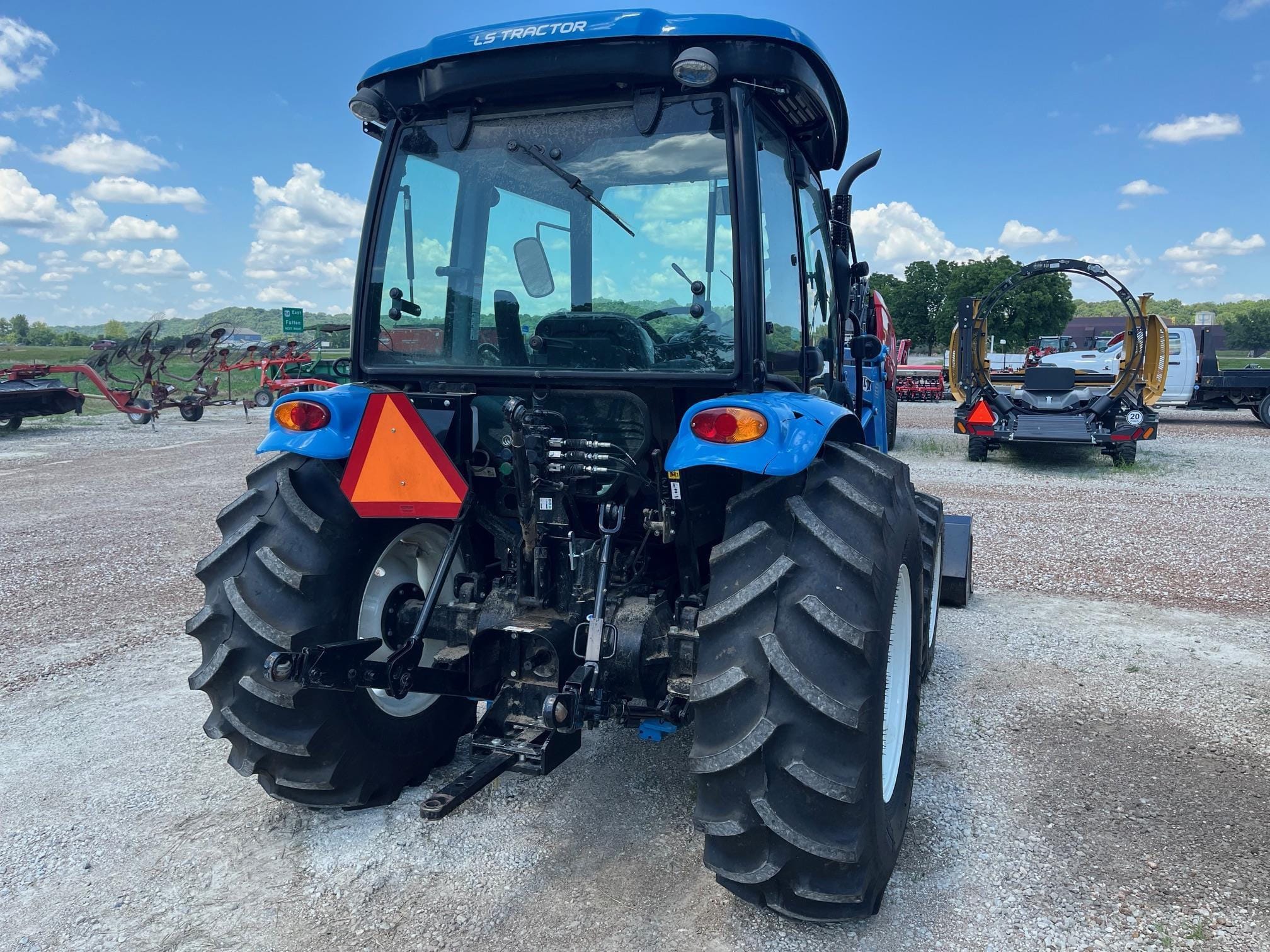 2023 LS MT468 Equipment Image0