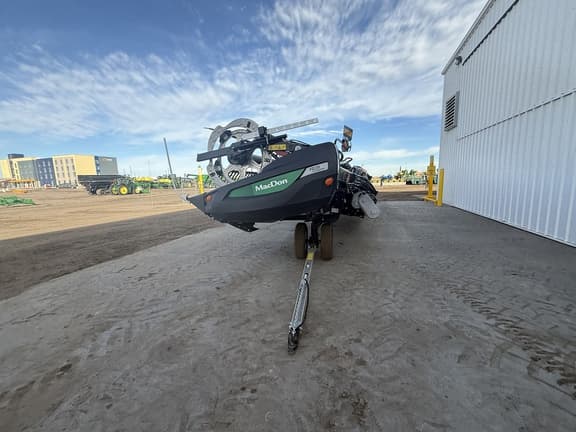 Image of MacDon FD235 equipment image 3