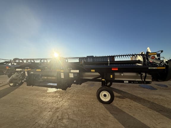 Image of MacDon FD235 equipment image 4