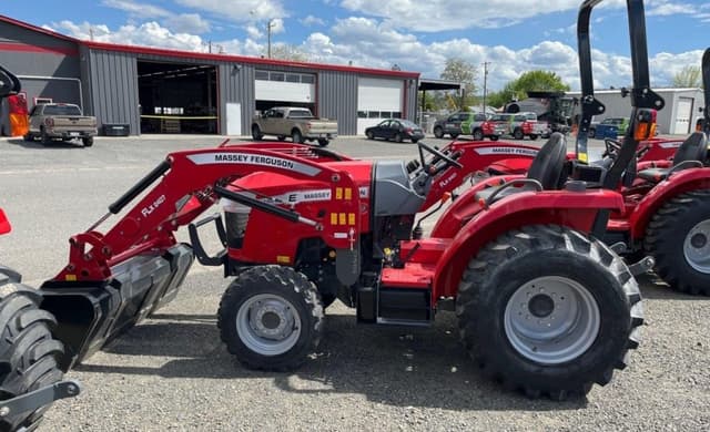 Image of Massey Ferguson 1825E equipment image 2