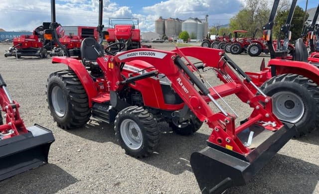 Image of Massey Ferguson 1825E equipment image 4