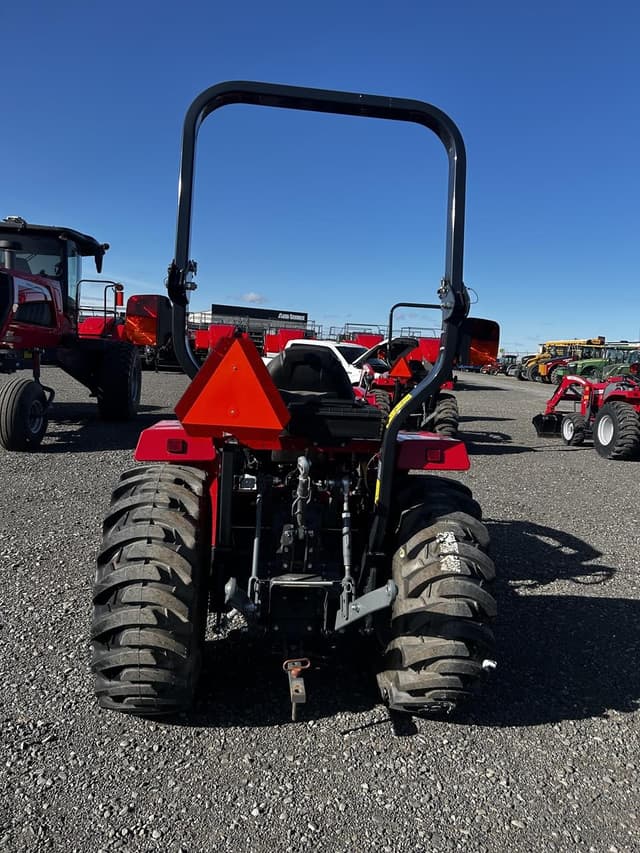 Image of Massey Ferguson 1825E equipment image 3