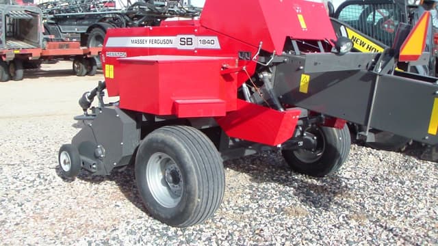 Image of Massey Ferguson 1840 equipment image 2