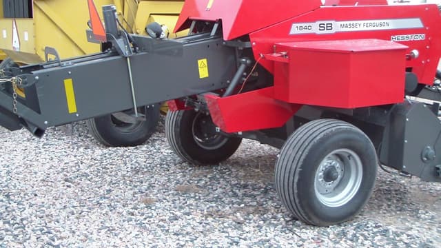 Image of Massey Ferguson 1840 equipment image 3