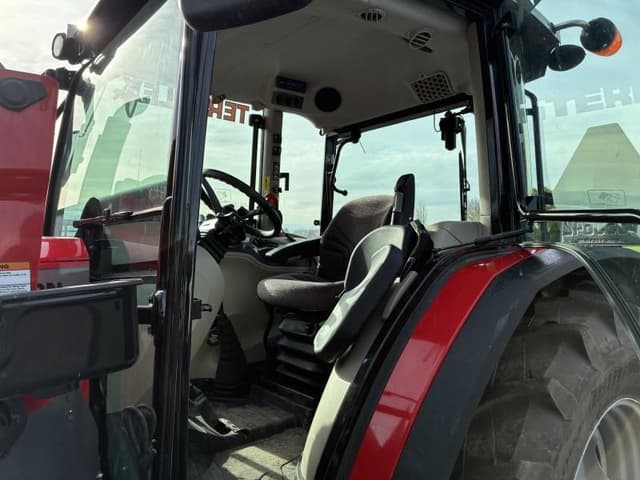 Image of Massey Ferguson 4707 equipment image 4