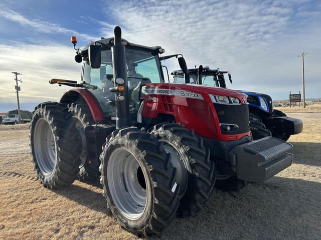 Image of Massey Ferguson 8737S equipment image 2
