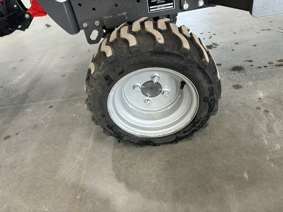 Image of Massey Ferguson GC1725M equipment image 1