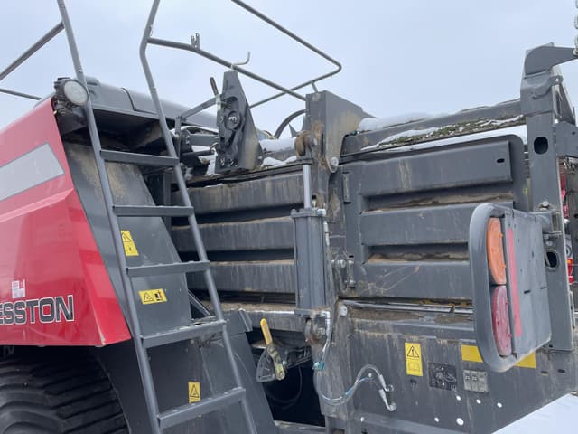 Image of Massey Ferguson LB2234 equipment image 3