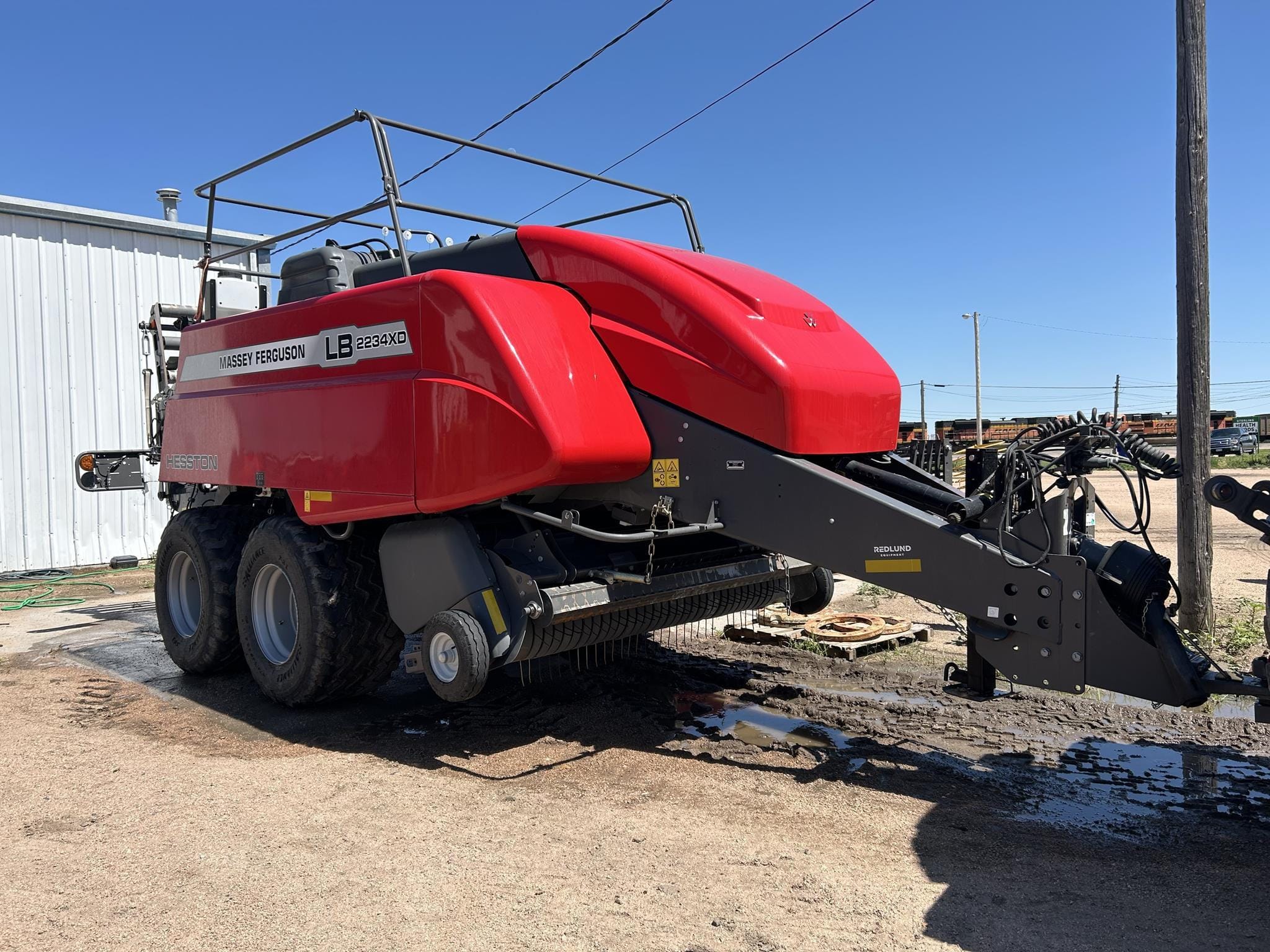 2023 Massey Ferguson LB2234XD Equipment Image0