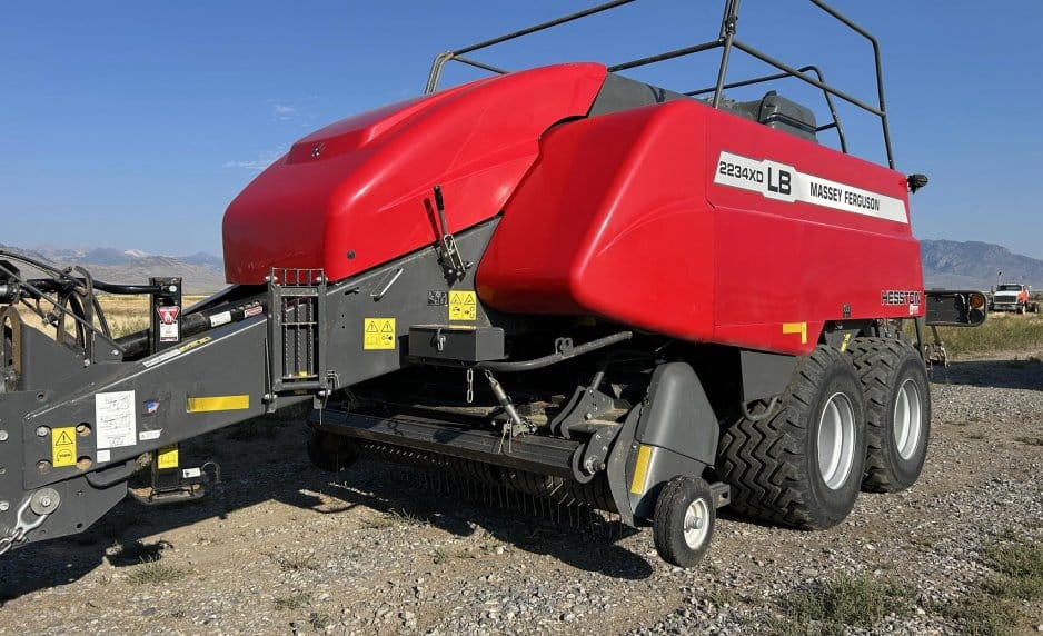 Massey Ferguson LB2234XD Equipment Image0