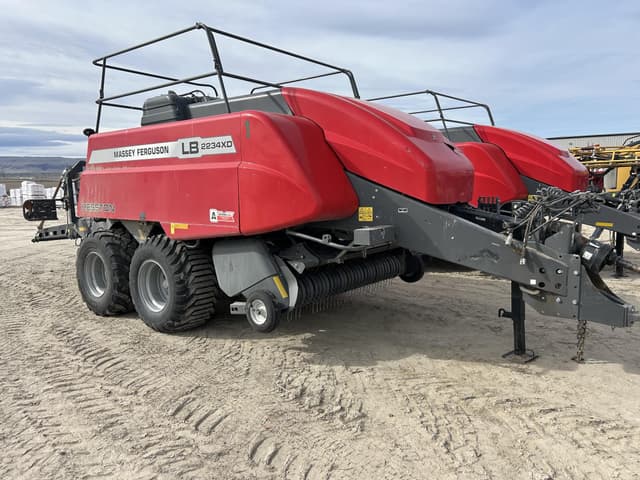 Image of Massey Ferguson LB2234XD equipment image 2