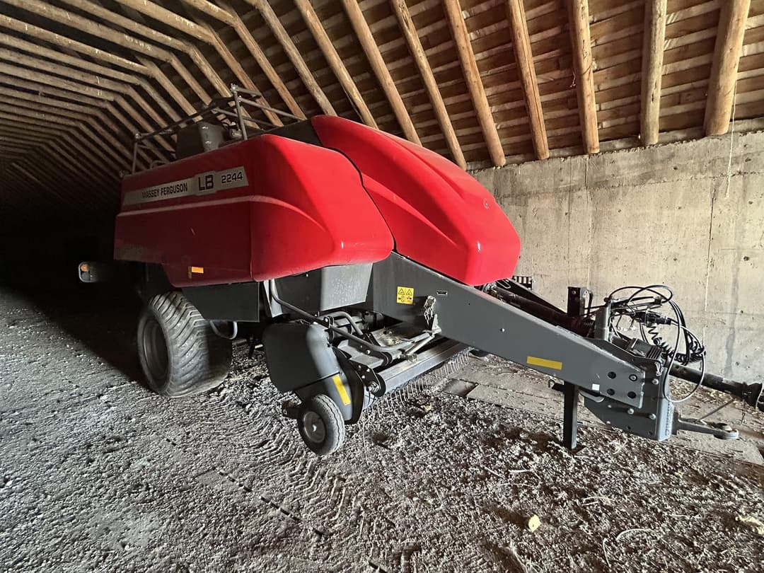 Image of Massey Ferguson LB2244 Image 0