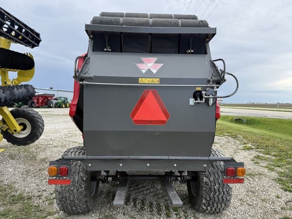 Image of Massey Ferguson RB4180V equipment image 3