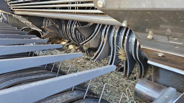 Image of Massey Ferguson RB4180V equipment image 4