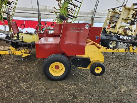 Image of New Holland 275 equipment image 4