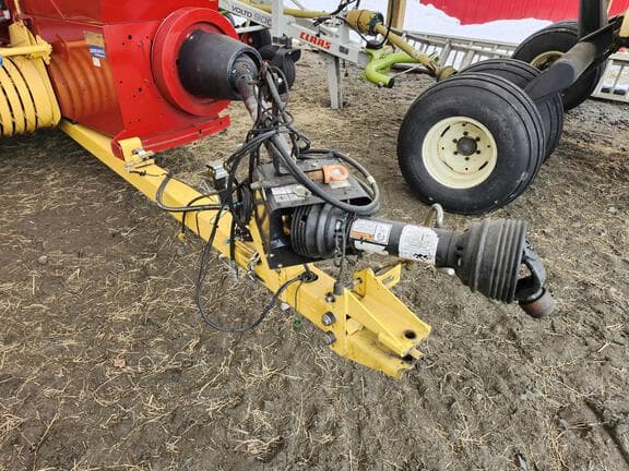 Image of New Holland 275 equipment image 3