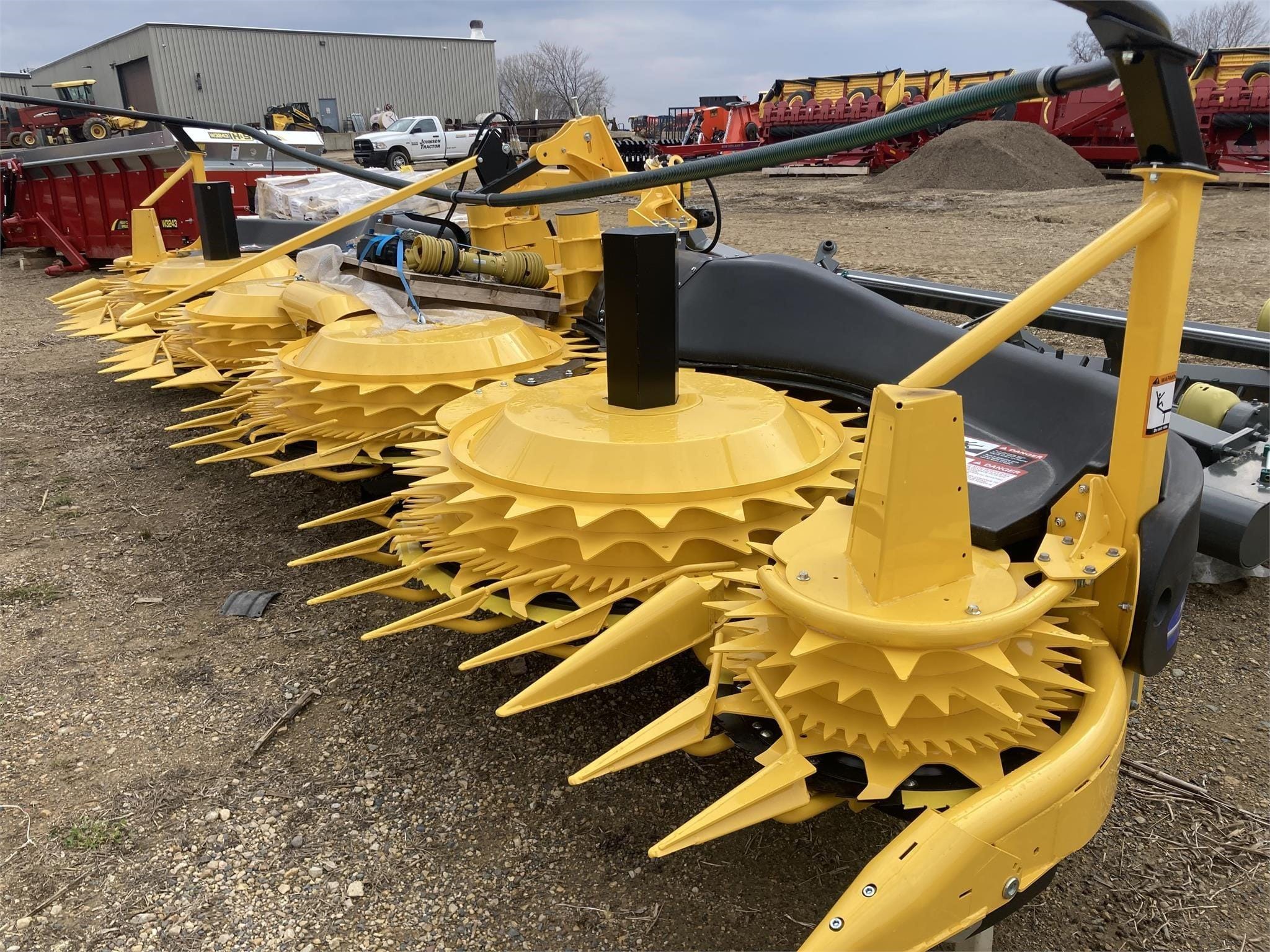 2023 New Holland 750BFI Plus Equipment Image0
