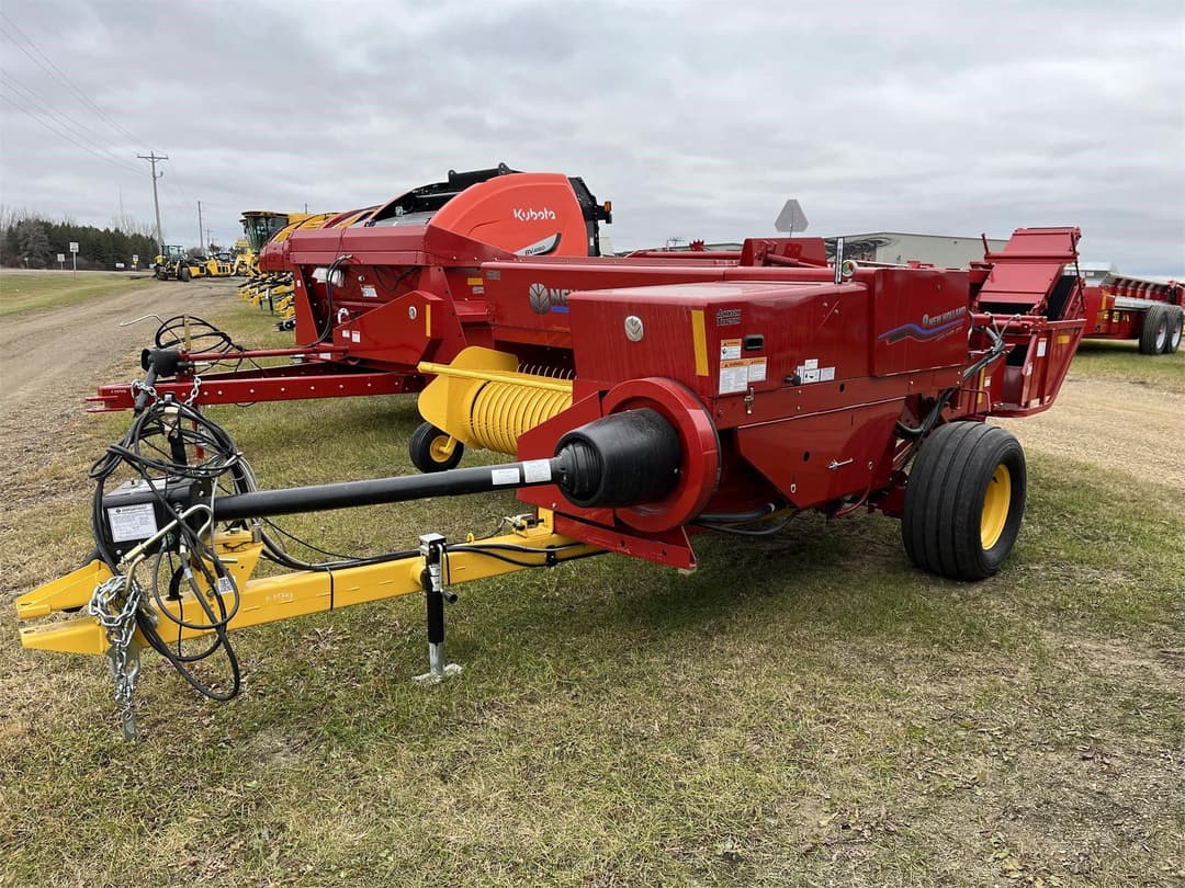 Image of New Holland Hayliner 275 Image 0
