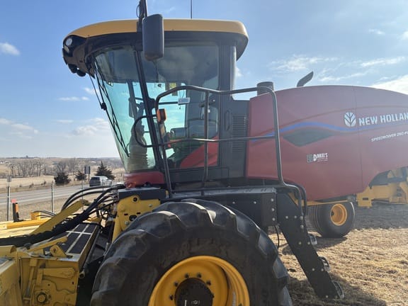 2023 New Holland Speedrower 260 Plus Equipment Image0