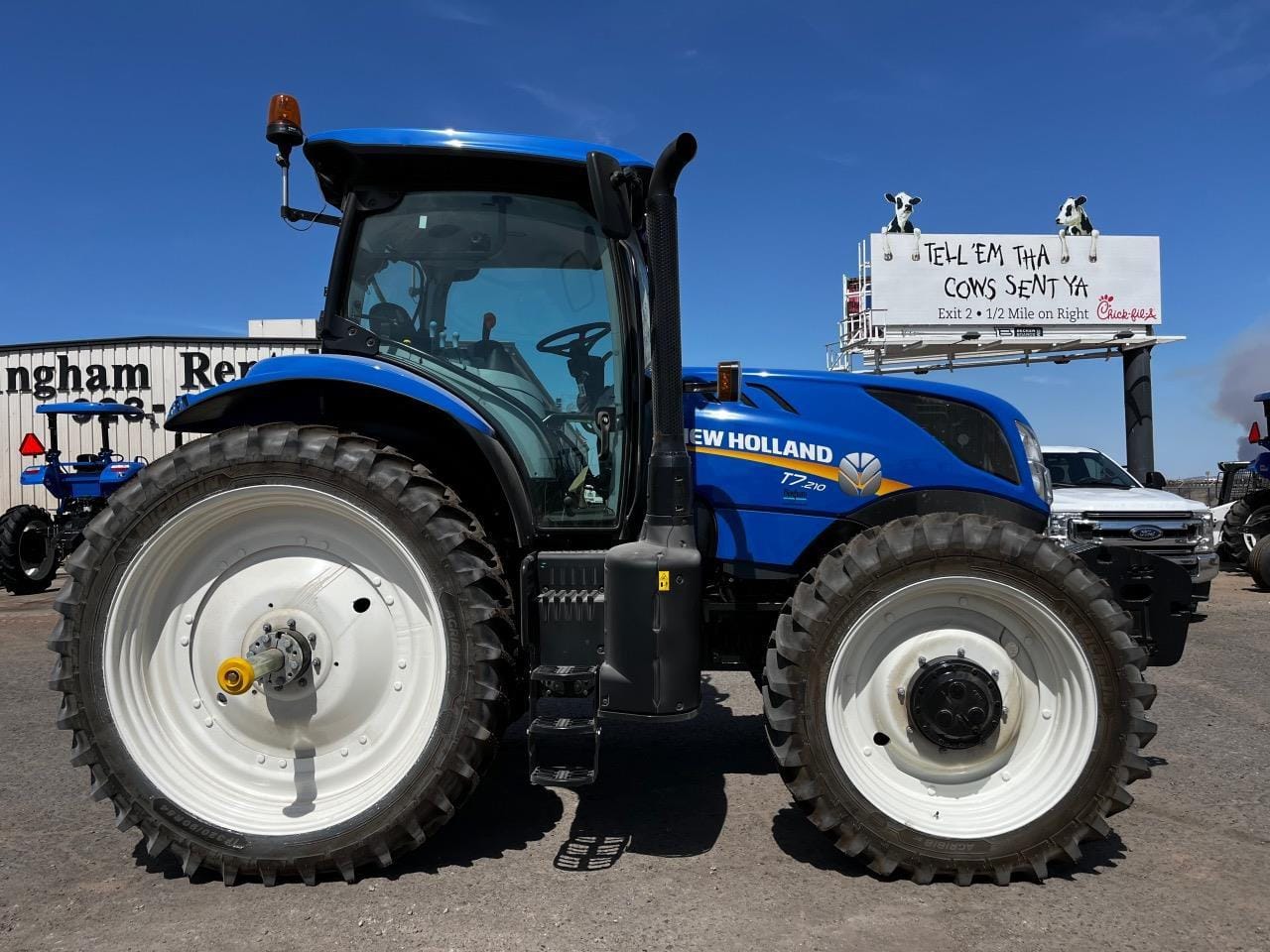 2023 New Holland T7.210 Equipment Image0