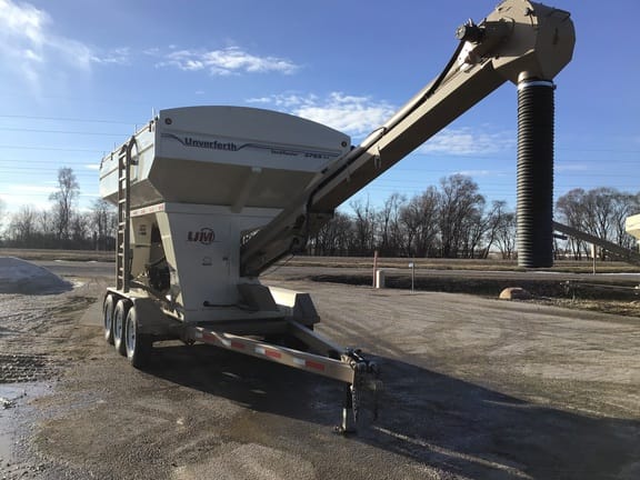 2023 Unverferth Seed Runner 3755 Equipment Image0