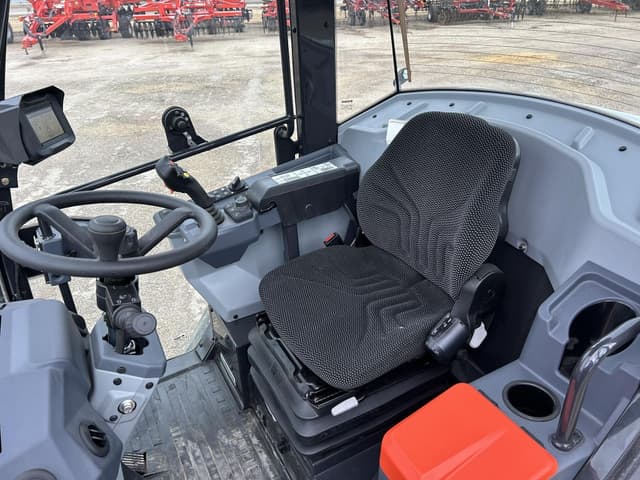 Image of Bobcat L65 equipment image 4