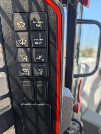 Image of Bobcat T62 equipment image 4