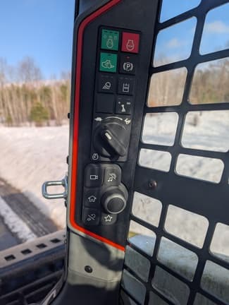 Image of Bobcat T62 equipment image 3