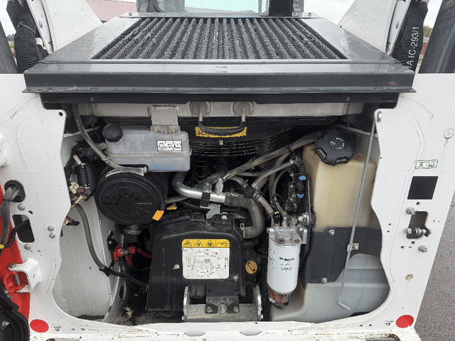 Image of Bobcat T76 equipment image 4