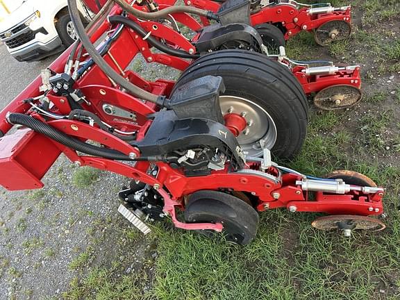 Image of Case IH 2130 equipment image 2
