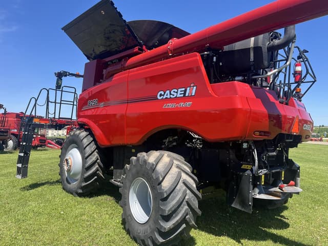 Image of Case IH 8250 equipment image 2