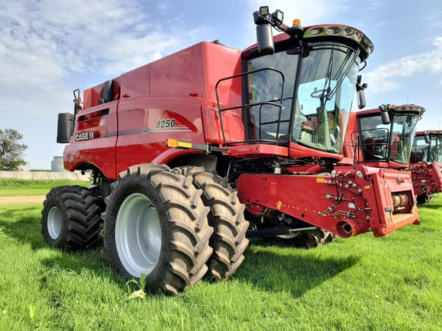 Image of Case IH 8250 equipment image 3