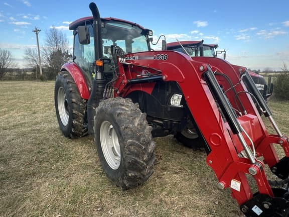 Image of Case IH Farmall 100C equipment image 2