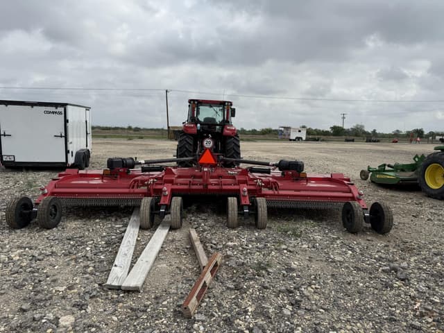 Image of Case IH Farmall 120A equipment image 3