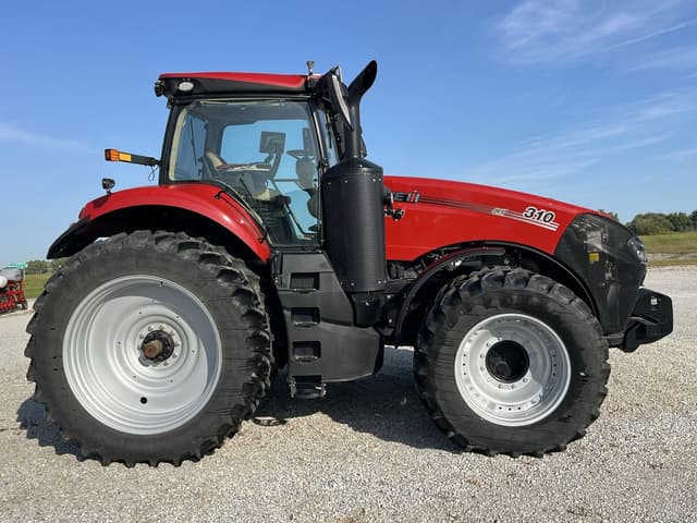 Image of Case IH Magnum 310 equipment image 4