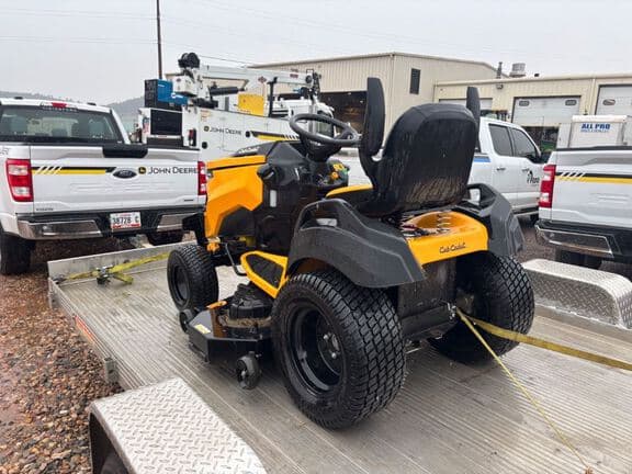 Image of Cub Cadet XT2 equipment image 2
