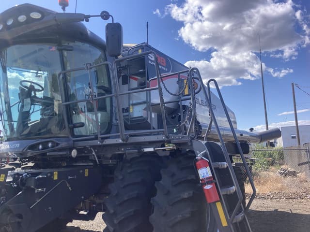 Image of Gleaner S98 equipment image 2