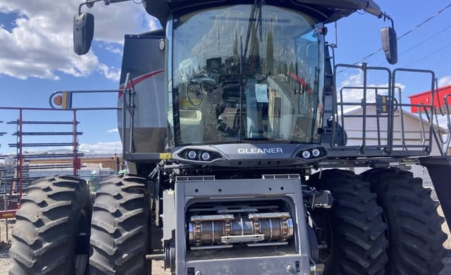 Image of Gleaner S98 equipment image 1
