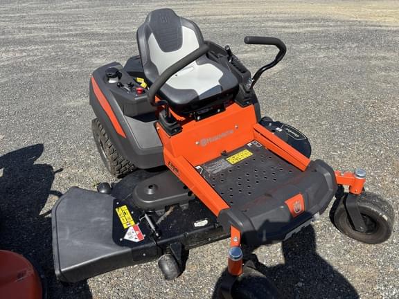 Image of Husqvarna Z254F equipment image 4