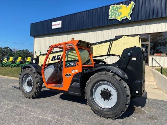 Image of JLG 742 equipment image 2