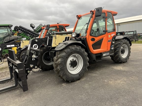 2024 JLG AG832 Equipment Image0