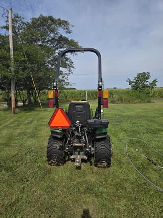 Image of John Deere 1023E equipment image 4