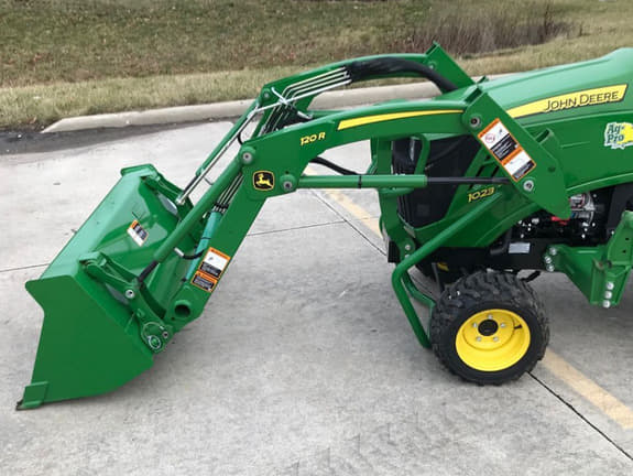 Image of John Deere 1023E equipment image 3