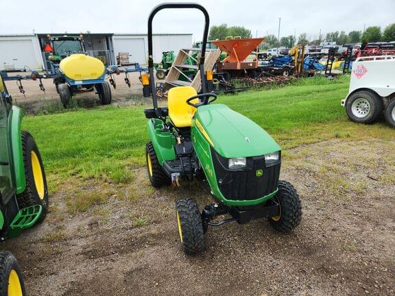 Image of John Deere 1023E equipment image 2