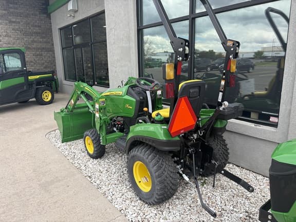 Image of John Deere 1023E equipment image 3