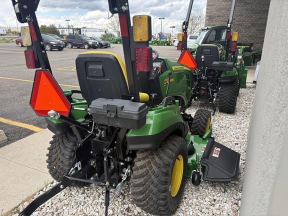 Image of John Deere 1023E equipment image 3