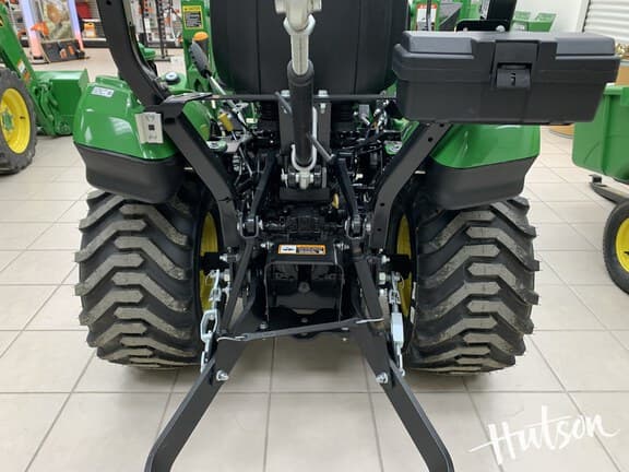 Image of John Deere 1023E equipment image 3