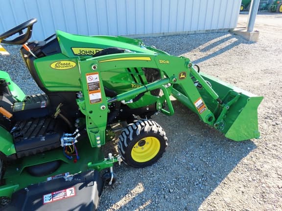 Image of John Deere 1023E equipment image 3