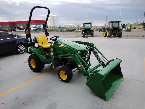 Image of John Deere 1023E equipment image 4